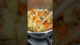 Manok na may patatas at carrots Sarap [upl. by Harelda]