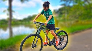 GIGANTE APRENDEU A DAR GRAU NA BIKE   Quase caiu [upl. by Southard]