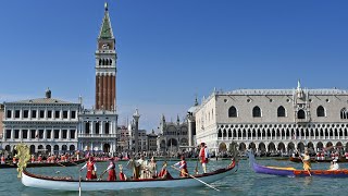 Venedig Traditionelle GondelParade farbenfroh wie immer  AFP [upl. by Wertheimer]