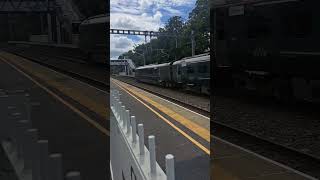 GWR 800010 passing Goring amp Streatley 12724 [upl. by Orozco]