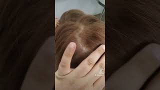 Cubriendo las canas con un hermoso color rubio cobrizo con un corte de pelo escalado [upl. by Arica]