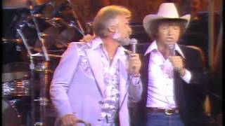 Kenny Rogers amp Mac Davis  Hard To Be Humble LIVE [upl. by Tony216]