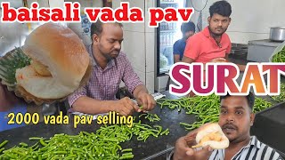 Surat famous vada pav  per day selling 2000 vada pav  baisali vada pav Rs 18 [upl. by Marie-Jeanne]