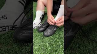 Lacing up the Mizuno Morelia Neo 4 Beta Unlimited black soccercleats footballboots [upl. by Akcinat906]