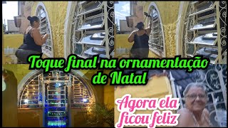 Toque final na ornamentação de Natal [upl. by Balling]