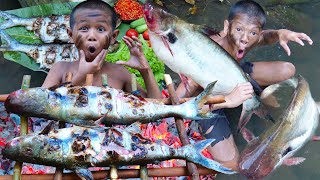 Primitive Technology  Kmeng Prey  Wow Big Fish Cacth And Cooking Eating At Waterwall [upl. by Waldos702]