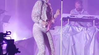 Dancing on my own Robyn live [upl. by Winstonn]