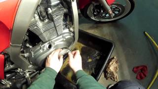 Suzuki GS500E  Clutch Plates Are Stuck Removal  Part 2 [upl. by Lita]