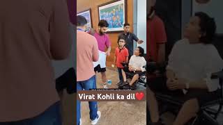 Virat Kohli apne fan ko autograph dete hua viratkohli shorts virelshorts ytshorts [upl. by Pattison700]