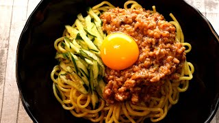 【レンジで簡単麺レシピ】ピリ辛ジャージャー麺の作り方｜パンダワンタン [upl. by Nej577]