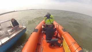 Waterongeval uitruk reddingboot Seeker met 80 km per uur naar zeilboot in nood [upl. by Arramat751]