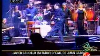 Juan Gabriel se cae [upl. by Aienahs246]