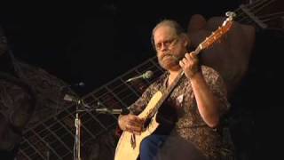 Todd Hallawell demonstrates an Ervin Somogyi MD at the 2009 Healdsburg Guitar Festival [upl. by Olatha137]