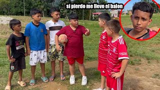 niño egoista no le gustaba perder jugando futbol y esta lección aprendió [upl. by Tavy]