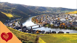 Schifffahrt auf der Mosel bei BernkastelKues im Herbst [upl. by Aneek864]