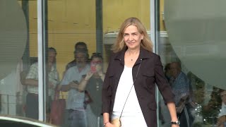 La Infanta Cristina vuelve a sonreír en el día de su cumpleaños [upl. by Novaelc]