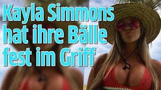 Kayla Simmons  Diese Volleyballerin hat ihre Bälle fest im Griff [upl. by Enialb]