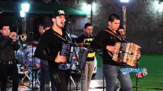 Los Villaseñor De Culiacan Ft Banda Colosal  El Guero Loco En Vivo 2016 [upl. by Anawait]