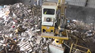 Proterra Recycling Sytems CampD sorting line being loaded by a Builtrite Handler 2100 Electric Crane [upl. by Viki]