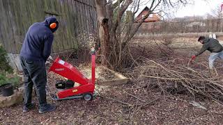 Wood chipper Hecht 6208  Im helping a friend part 2 [upl. by Eelaras]