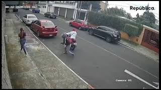 Graban asalto a mujer en la Zona 15 de la Ciudad de Guatemala [upl. by Brackett]