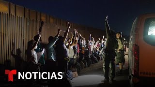 Llegada de migrantes a la frontera se dispara en abril  Noticias Telemundo [upl. by Latrina]