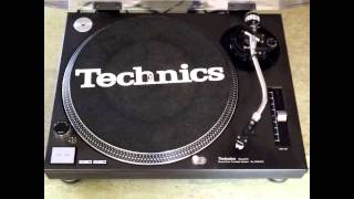 Tornamesa Technics SL 1210 MKII [upl. by Mehalek393]