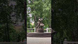 СКВЕР ЮНОСТИ 🌳 памятник Школьный вальс  SQUARE OF YOUTH 🌳 monument School Waltz [upl. by Namreg]