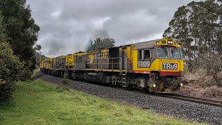 TasRail TR09 TR05 2006 2053 31 train leaving Railton [upl. by Revart]