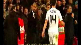 Guardiola y Xabi Alonso Barcelona  Madrid 291110 [upl. by Aiza627]