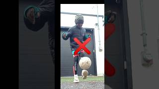 ARÊTE DE FAIRE ÇA QUAND TU JONGLE❌football CONseilskills soccer entrainement [upl. by Yelnahs]