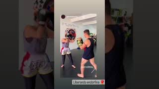 Treinando muay thai shortsvideo [upl. by Ardnosac]