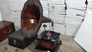 Gramophone Phonograph Playing quotKahin Deep Jale Kahin Dilquot Song by Lata Mangeshkar [upl. by Halley]