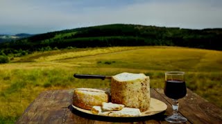 La fête de la fourme et des côtes du Forez à Montbrison cest une longue tradition [upl. by Iggam944]