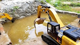 Mobil truk  Swimming Fish  Excavator working in water [upl. by Marthe]