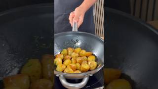 Descubre la receta tradicional de patatas al ajillo [upl. by Whyte]