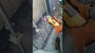 Mini esmeriladora dewalt 30 minutos de trabajo continuo [upl. by Aluk53]