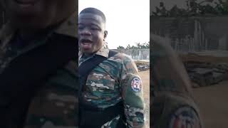 HAITIANO AMENASANDO LOS POLICIA [upl. by Inajna314]