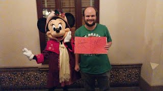 Meeting Holiday Minnie Mouse DCA [upl. by Arikaahs596]