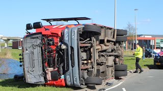 Brandweer Groene Tuin gekanteld tijdens spoedrit in Barendrecht Hulpdiensten met spoed [upl. by Ilajna]