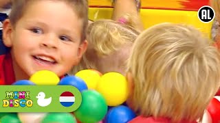 DEZE VUIST OP DEZE VUIST  Kinderliedjes  Kinderdagverblijf  Minidisco [upl. by Tikna]