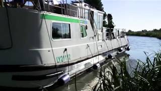 Découvrez les croisières fluviales sur le Canal du Midi en bateau sans permis  Locaboat Holidays [upl. by Nwahsan726]