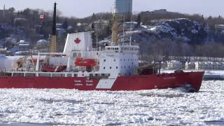 Brise glace icebreaker DesGroseillers 2 mars 2014 [upl. by Hajidak396]