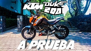 KTM Duke 200  JohnRides Review Opinión [upl. by Swen5]