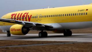 Waving pilots on TUIfly Boeing 7378K5 DAHFV at Hannover Airport 04032012 [upl. by Nairehs215]