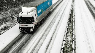 Neige et verglas  les HautsdeFrance se montrent prudents les transports scolaires suspendus [upl. by Enaffit]