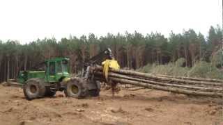 Skidder 748H John Deere [upl. by Schurman]