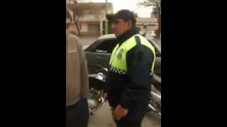 Policia de Tucuman Agrede a un Transeunte Por solo Hecho de estar Filmando [upl. by Chadd766]