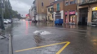 Piogge a Milano per allagamenti deviati bus e tram [upl. by Edylc416]