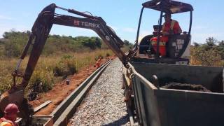 Mini escavadeira TEREX TC37 trabalhando na ferrovia nortesul em GOIÁS  STONEPAVERS [upl. by Arielle]